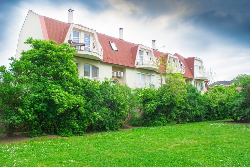 Illes Apartmanok Ii. Hajdúszoboszló Eksteriør bilde